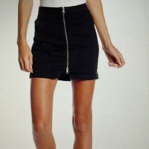 FREE PEOPLE  JEAN SKIRT FULL ZIPPER CLOSURE.